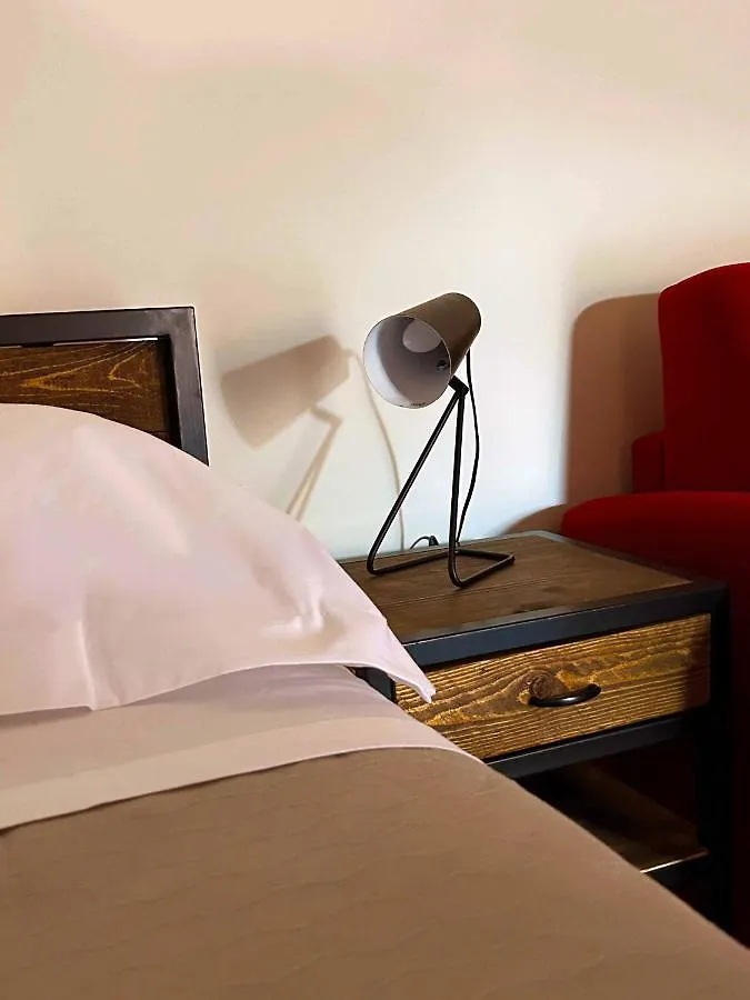 La Volpe Rossa Rooms And Apartments San Felice del Benaco 0*,