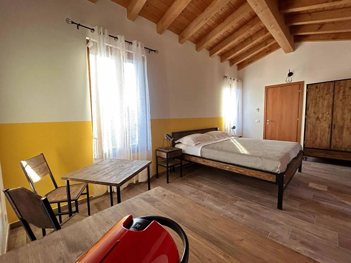 La Volpe Rossa Rooms And Apartments San Felice del Benaco