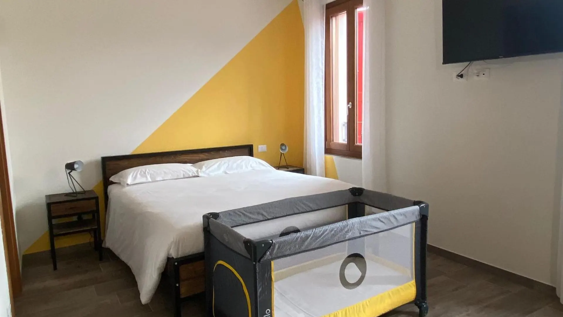La Volpe Rossa Rooms And Apartments San Felice del Benaco