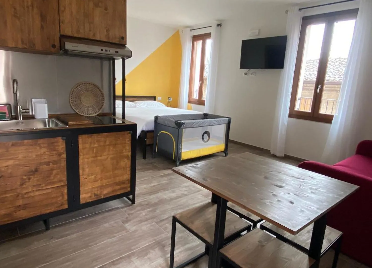 La Volpe Rossa Rooms And Apartments San Felice del Benaco