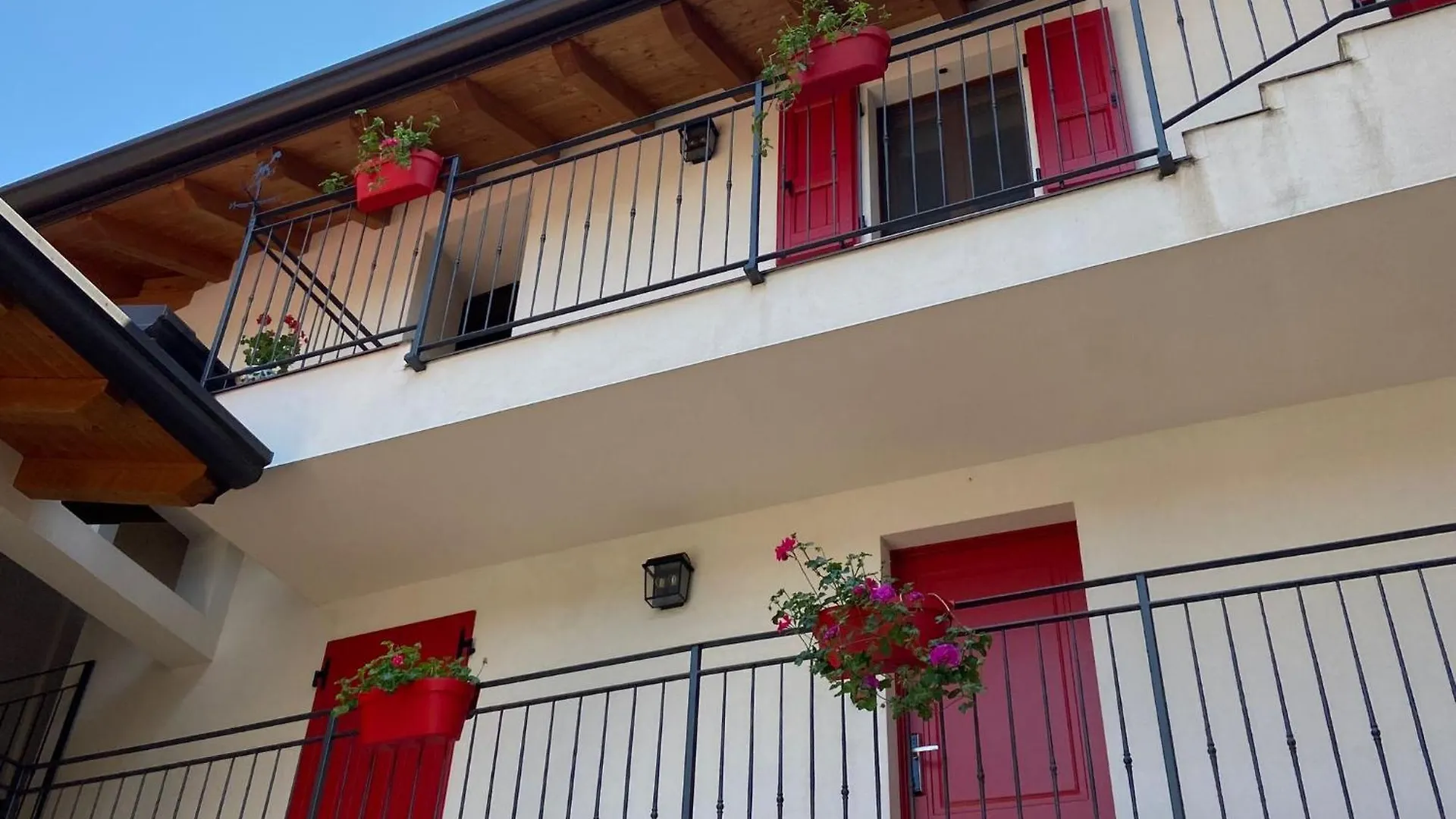 La Volpe Rossa Rooms And Apartments San Felice del Benaco Italie