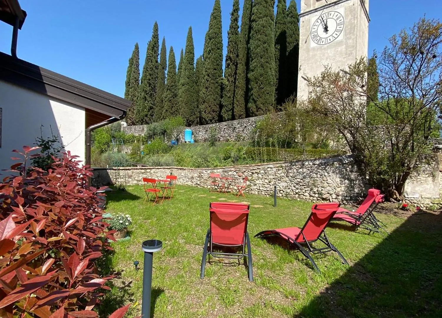 La Volpe Rossa Rooms And Apartments San Felice del Benaco 0*,  Italie